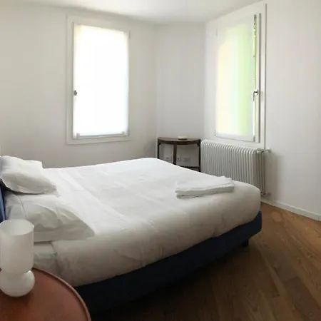 Deluxe Apartment *